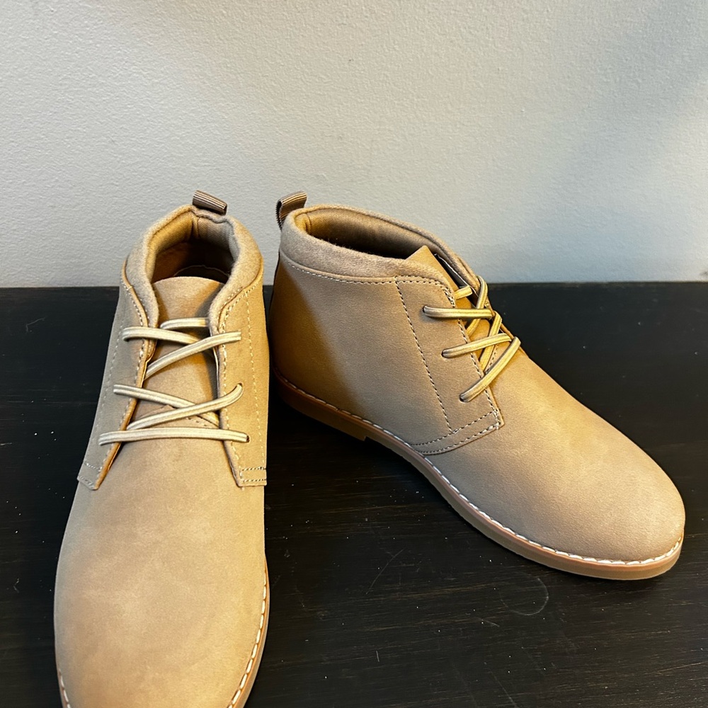 New Kids Nordstrom Rack Beige Faux Suede Chukka‎ Ankle Boots Booties Size 2 Y